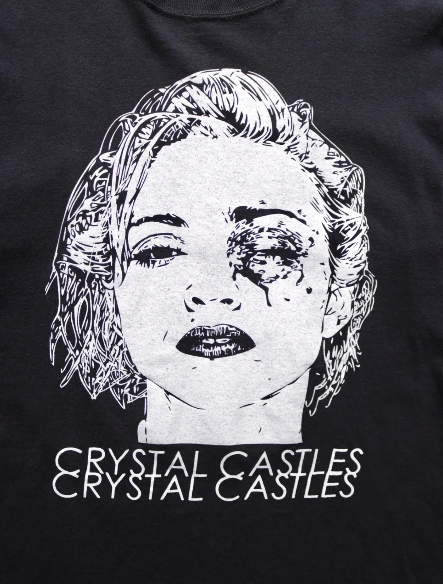 2000S CRYSTAL CASTLES MADONNA RUSSIA TEE - Image 3